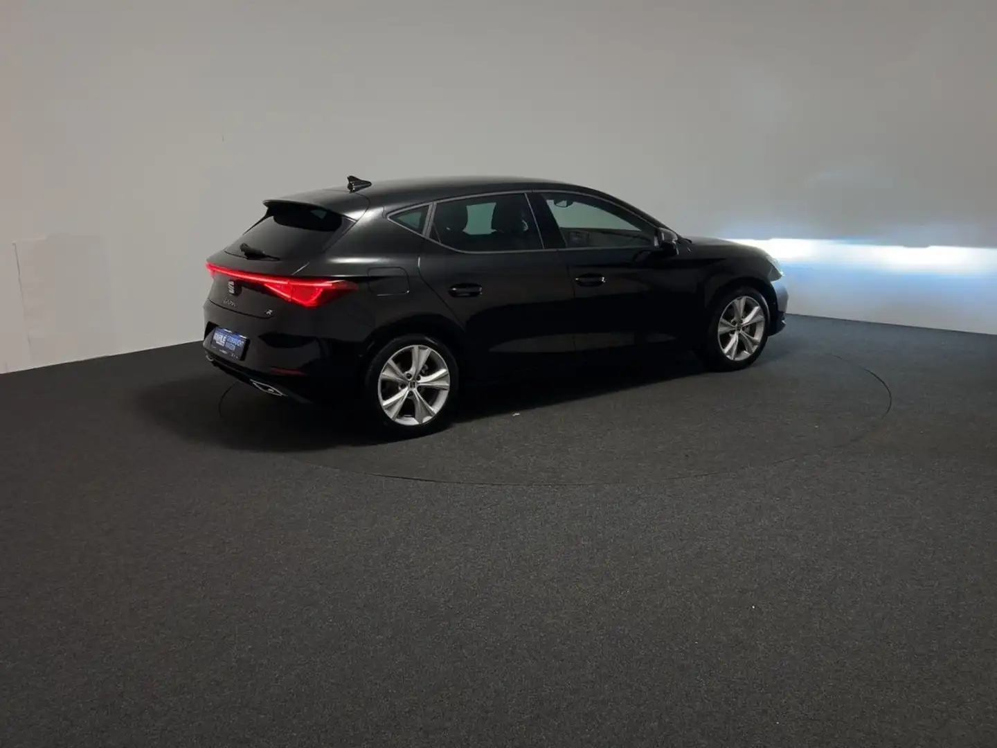 SEAT Leon 1.5 eTSI DSG FR Klima Navi Rückfahrkamera Schwarz - 2