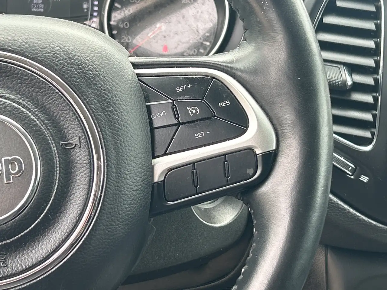 Jeep Compass photo Jeep Compass