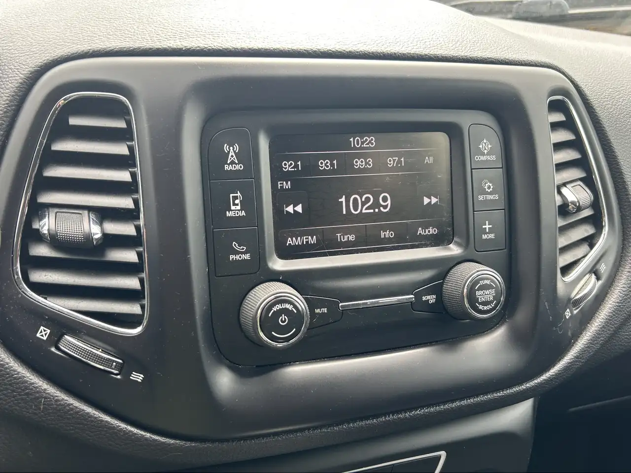 Jeep Compass photo Jeep Compass
