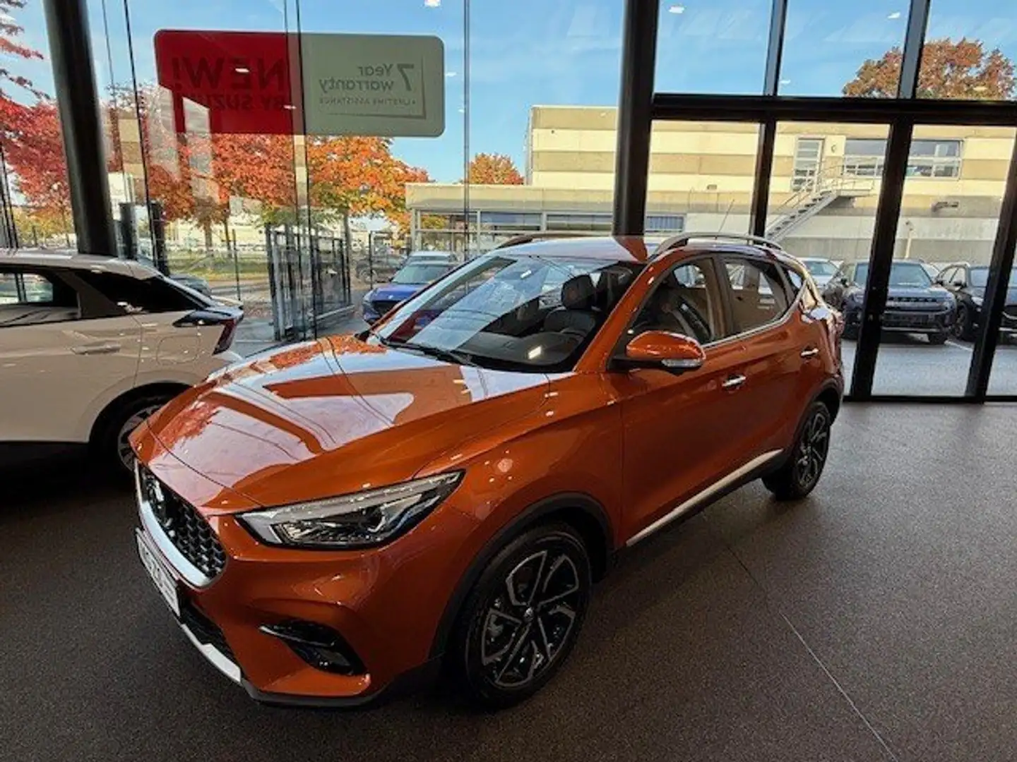 MG ZS BENZINE 1.5 5MT LUXURY Orange - 1