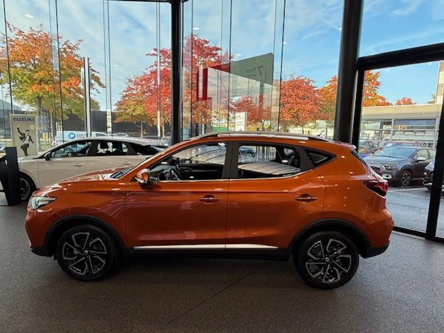 MG ZS BENZINE 1.5 5MT LUXURY Orange - 2