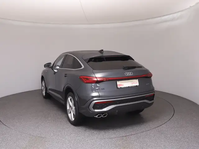 Audi Q5 view 5