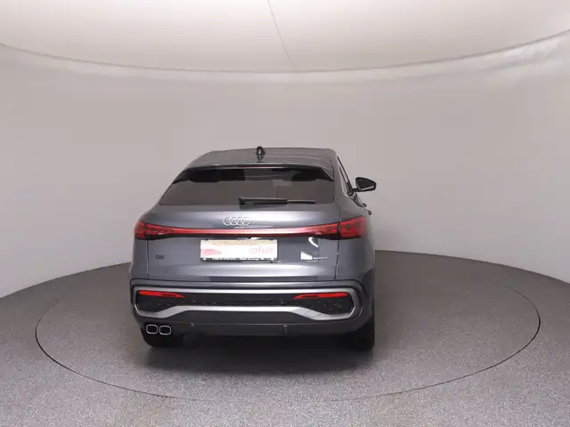 Audi Q5 view 6