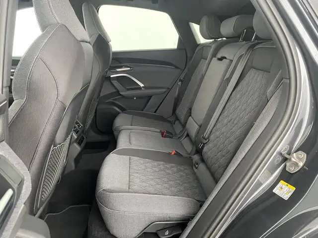Audi Q5 view 11