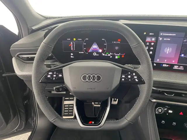 Audi Q5 view 13