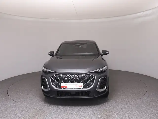 Audi Q5 view 3
