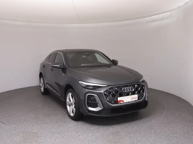 Audi Q5 view 2