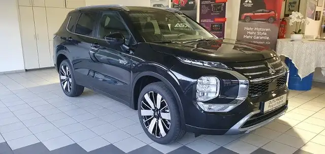 Mitsubishi Outlander view 4