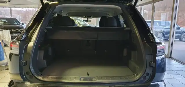 Mitsubishi Outlander view 9