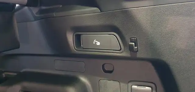 Mitsubishi Outlander view 14
