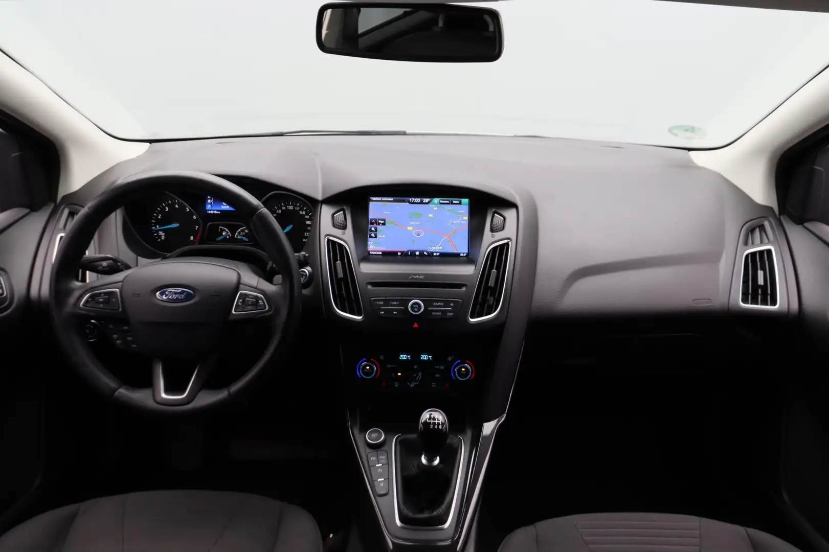 Ford Focus Wagon 1.0 Titanium Trekhaak Navigatie Stoel/Stuurv White - 2