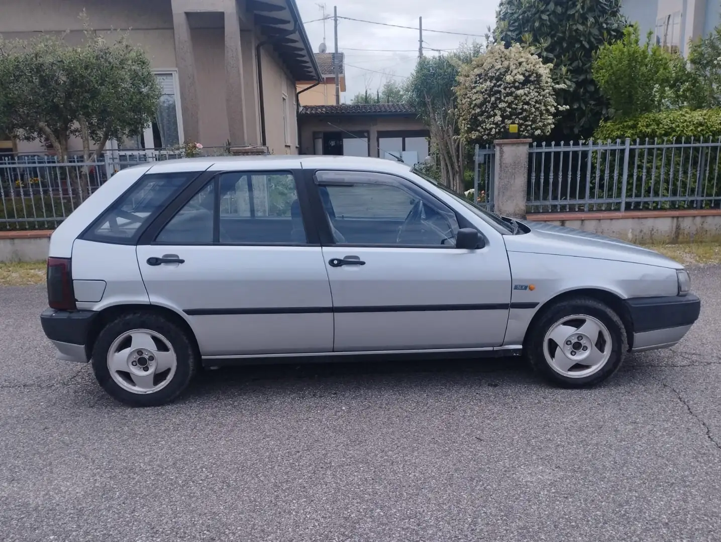 Fiat Tipo Tipo 5p 1.8 16v Gri - 2