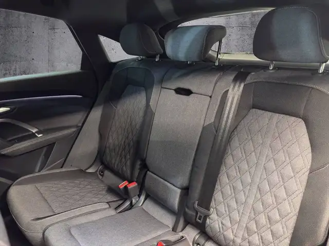Audi Q5 view 12