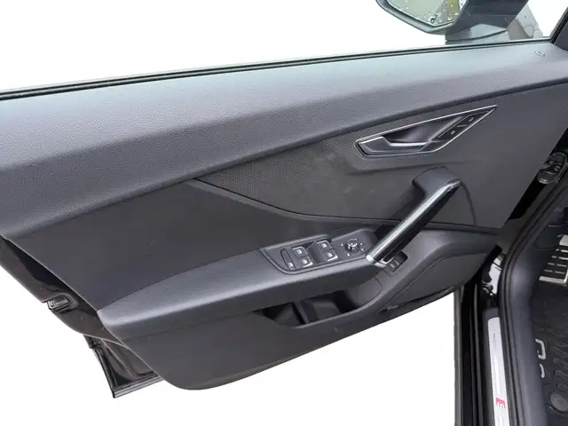 Audi Q2 view 15