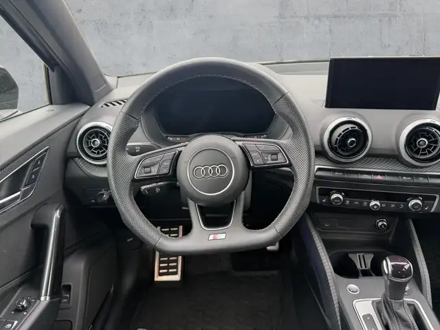 Audi Q2 view 10