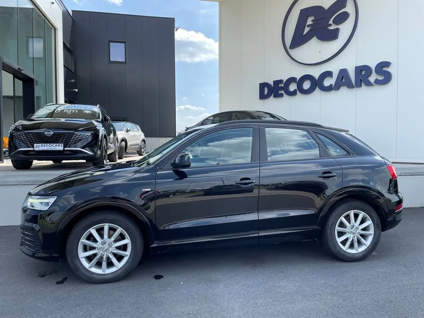 Audi Q3 S-Line // Navi - bluetooth - leder // Noir - 2
