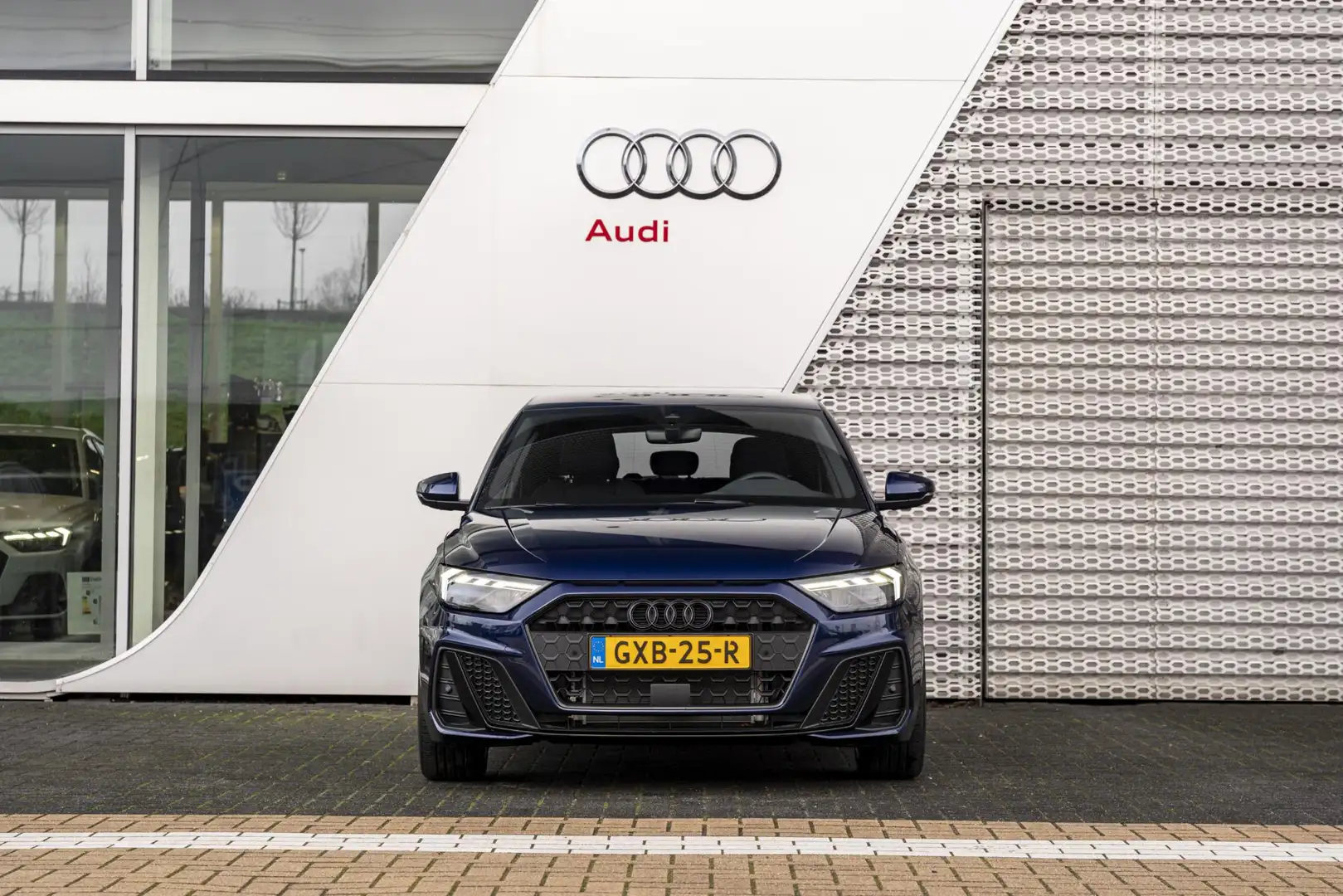 Audi A1 Sportback 30 TFSI S edition Blauw - 2