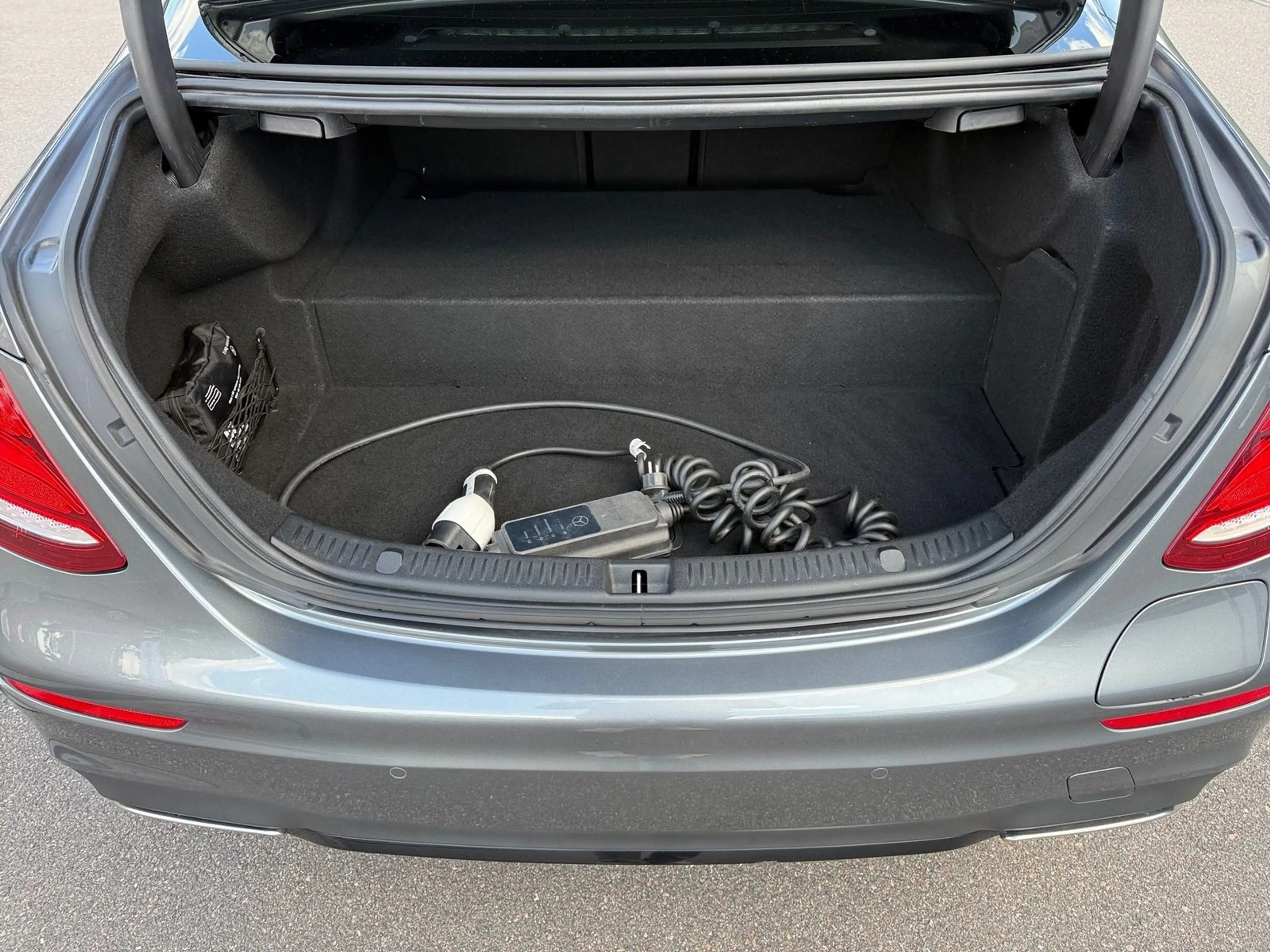 Mercedes-Benz E 200 E300e Lim. AMG Line Automatik LED Virtual Cockpi — photo 9