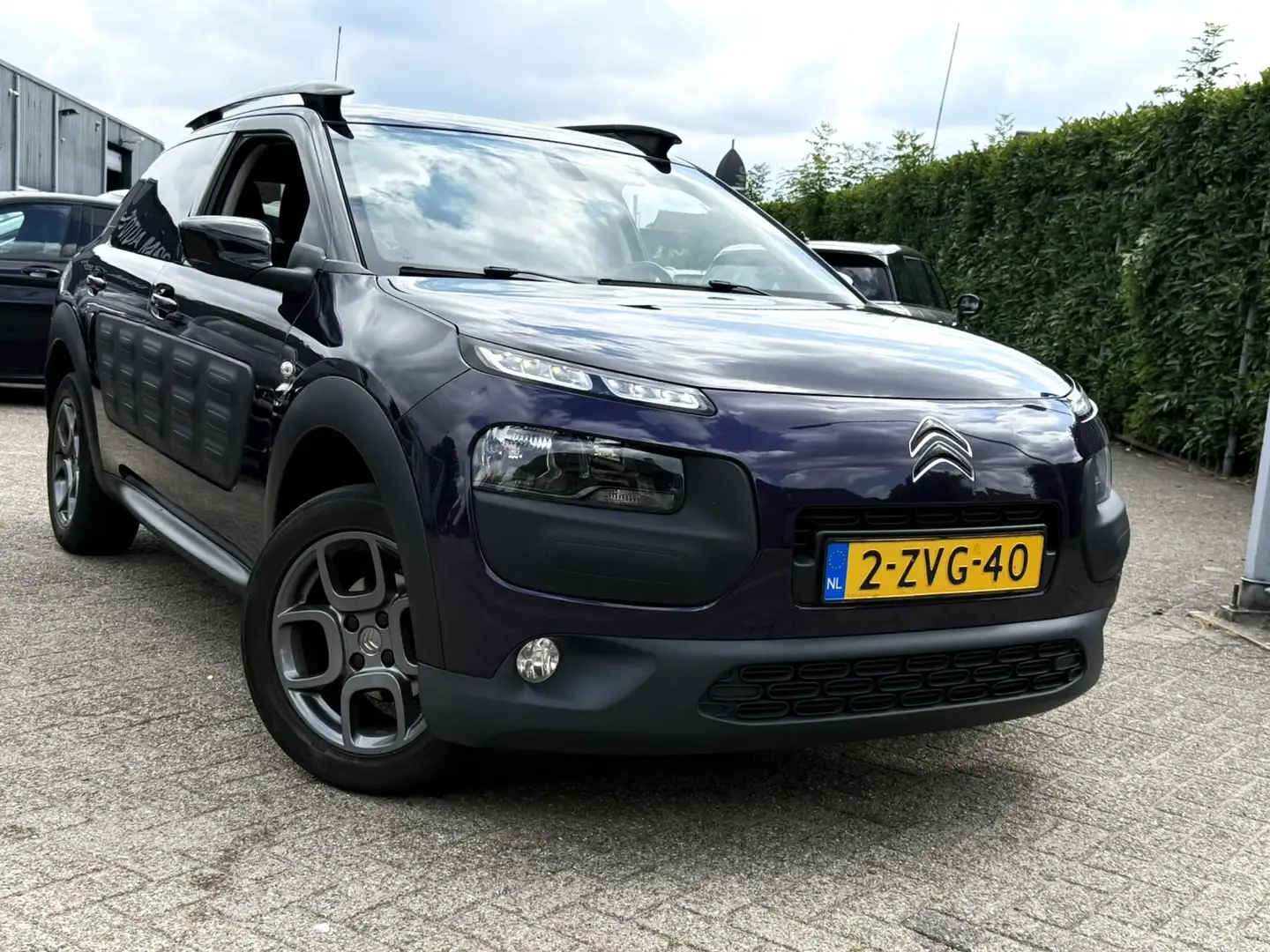 Citroen C4 Cactus 1.2 PURE TECH (NO POWER) NAVI/CLIMATE/LMV/TREKHAAK Mauve - 2