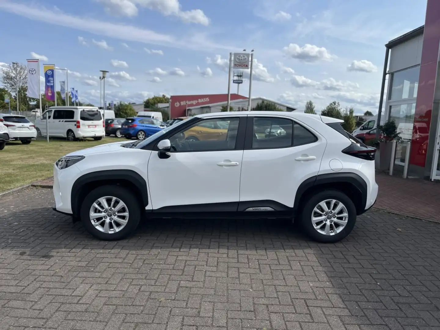 Toyota Yaris Cross Hybrid 1.5 VVT-i Comfort Wit - 2