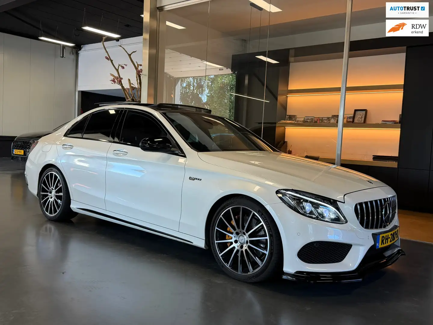 Mercedes-Benz C 400 4MATIC Amg night Pano Memory Burmester Sfeerverl. Weiß - 1
