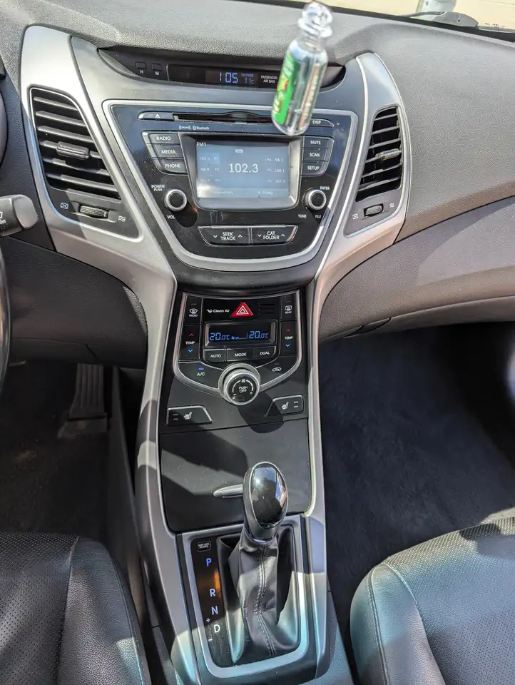 Hyundai ELANTRA снимка Hyundai ELANTRA