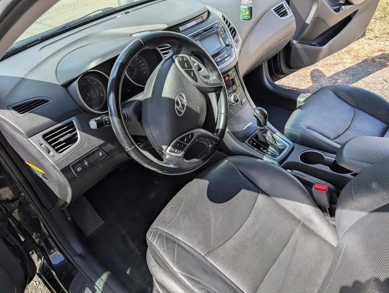 Hyundai ELANTRA снимка Hyundai ELANTRA