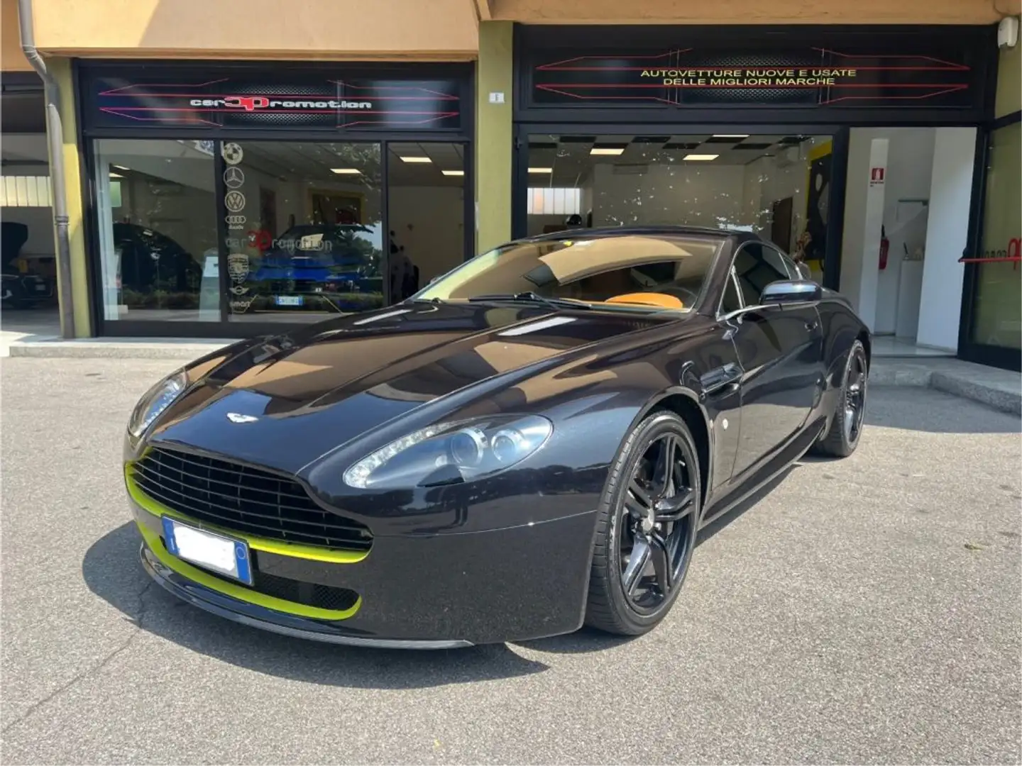 Aston Martin V8 Vantage Coupé Sportshift Negro - 2