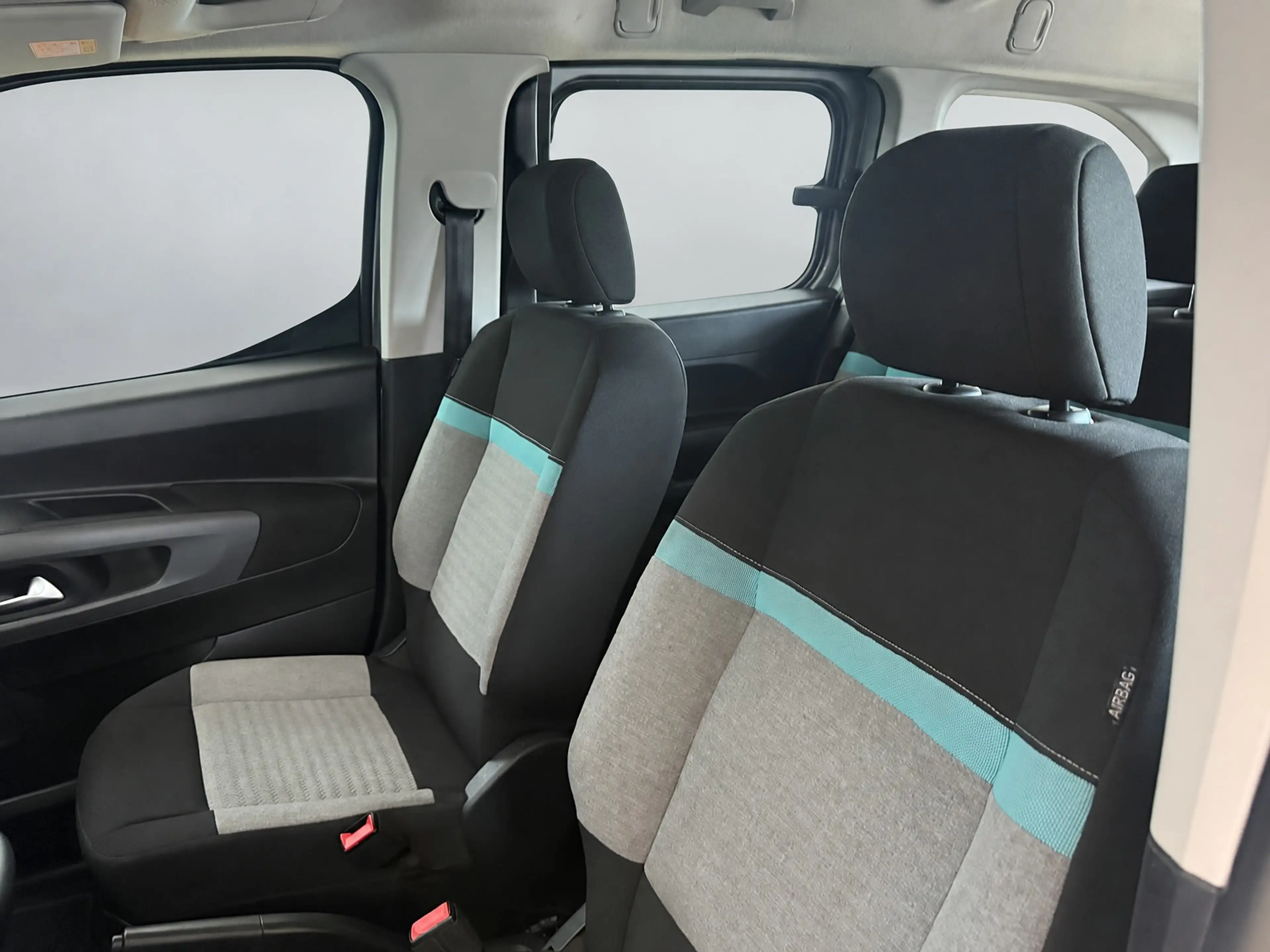 Citroen Berlingo XL 1.2 PureTech Feel 7p. | Sensoren | Cruise | Nav — photo 9