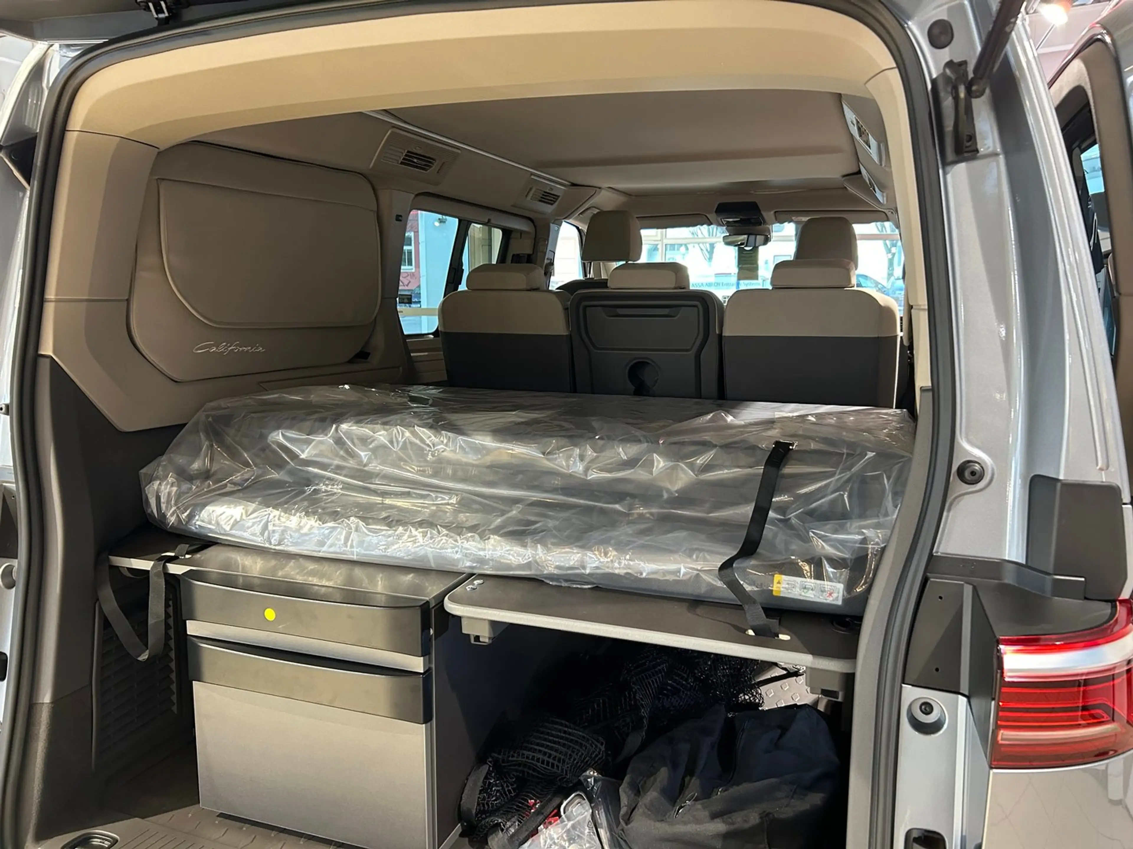 Volkswagen T7 California VW T7 California Beach Camper TDI — photo 3
