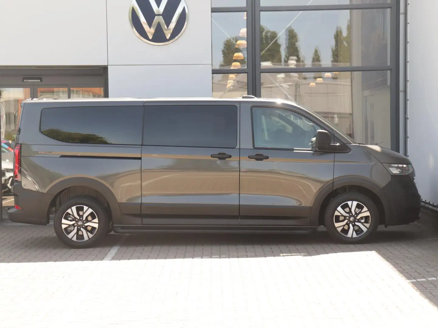 Volkswagen Transporter 2.0 TDI 170pk 4MOTION DC Pan Americana | Leder | T Grijs - 2