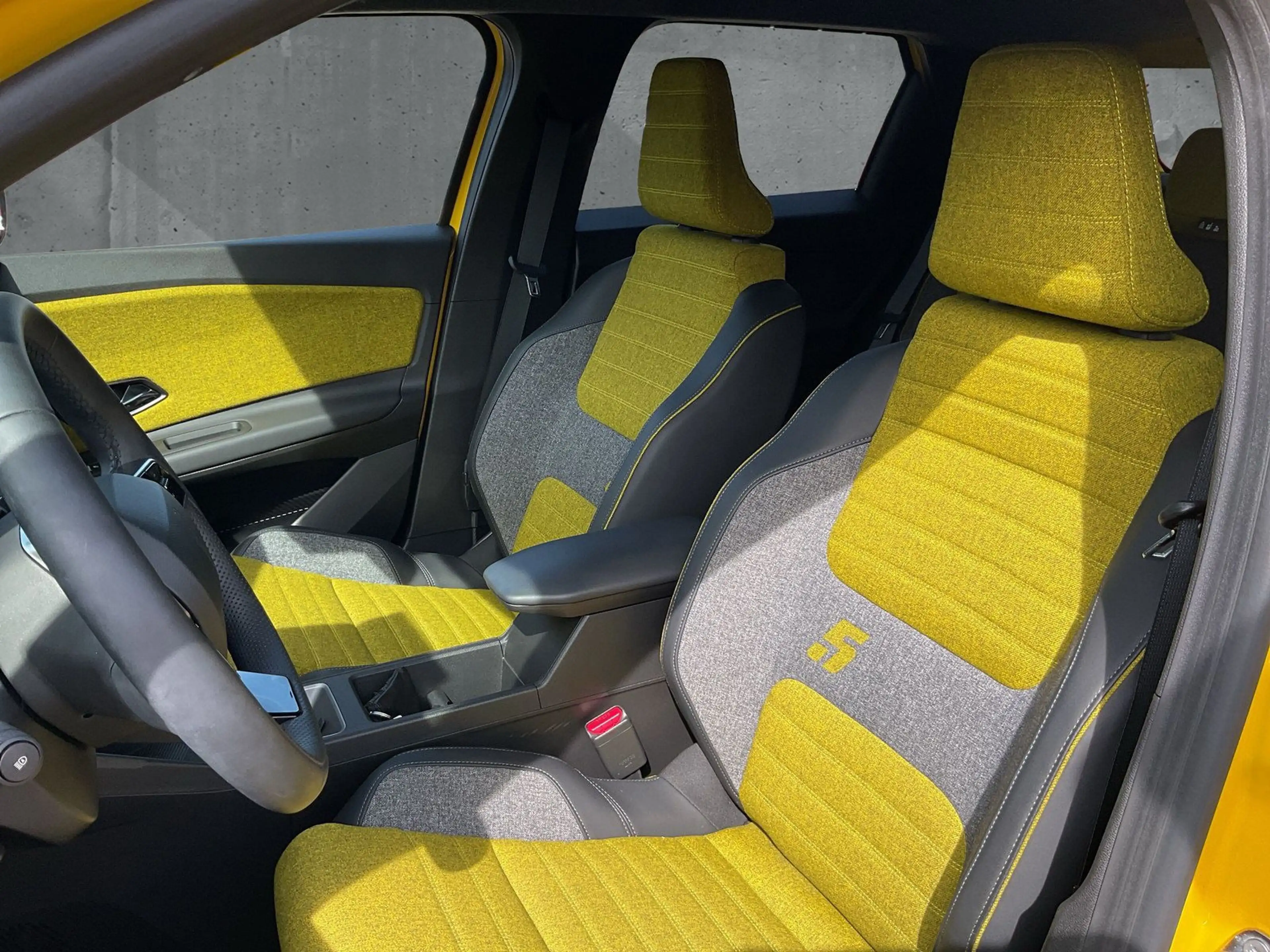 Renault R 5 E-Tech Iconic Five 150 Comfort Range — photo 10