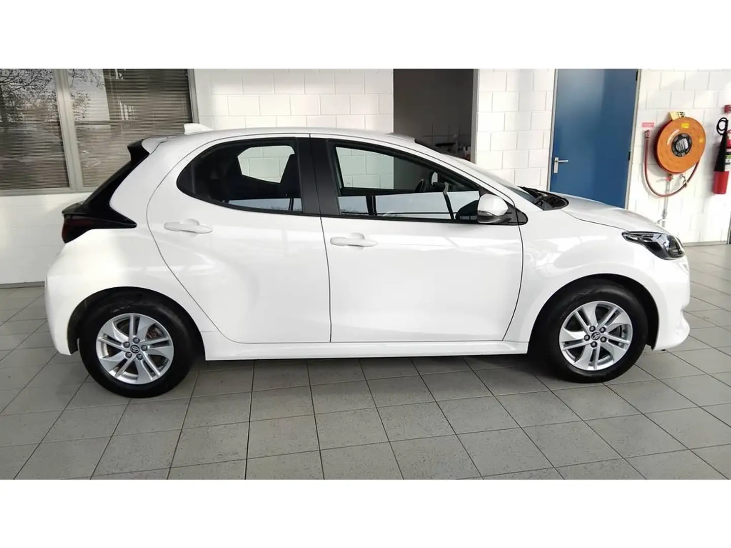 Toyota Yaris 1.5 Business | Apple/Android | Stoel verw | Camera Wit - 2
