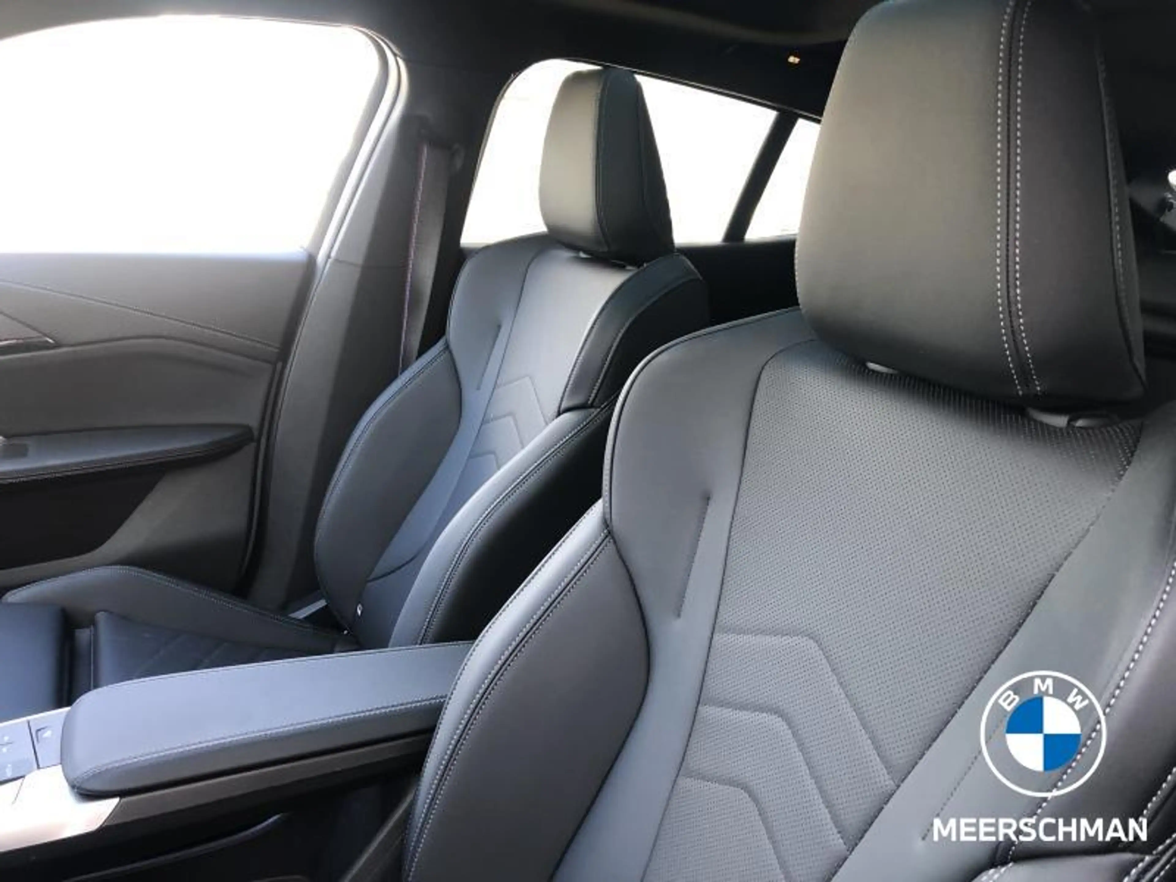 BMW X2 Msportpro pano trekh comf iconicgl heated steer an — photo 10
