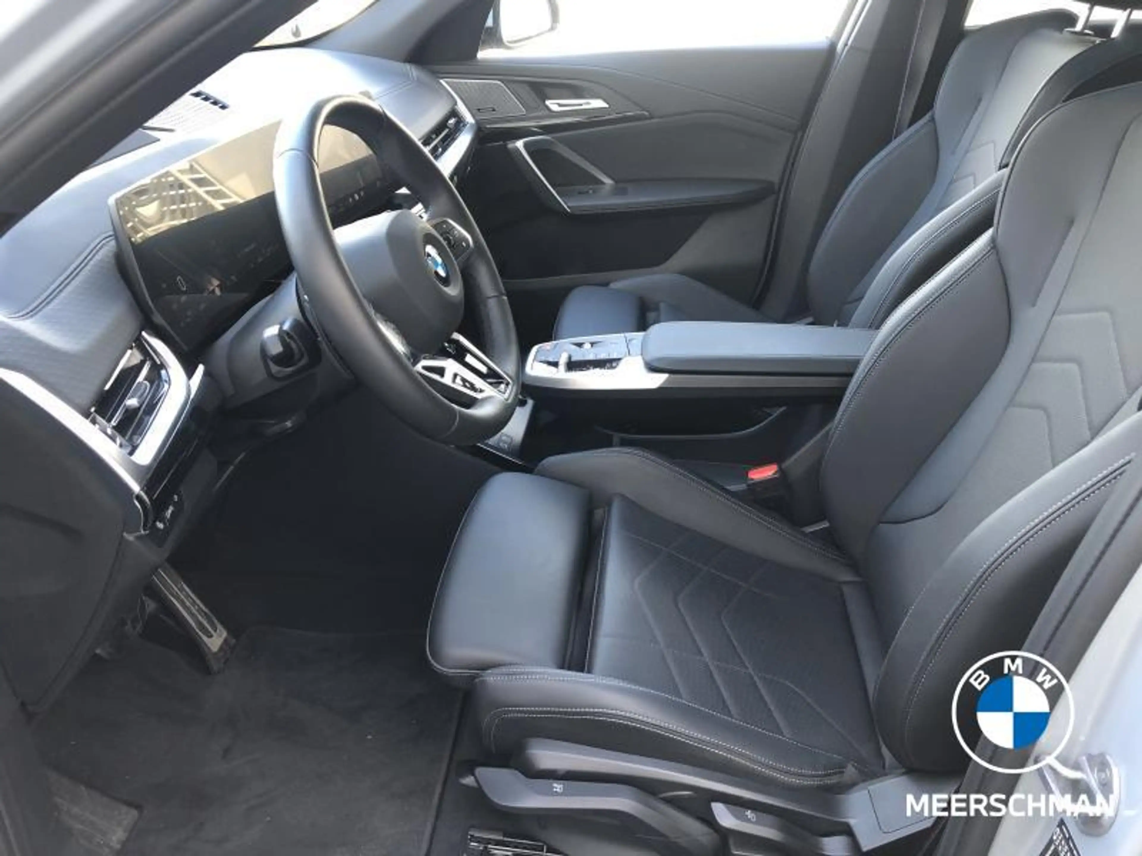 BMW X2 Msportpro pano trekh comf iconicgl heated steer an — photo 9