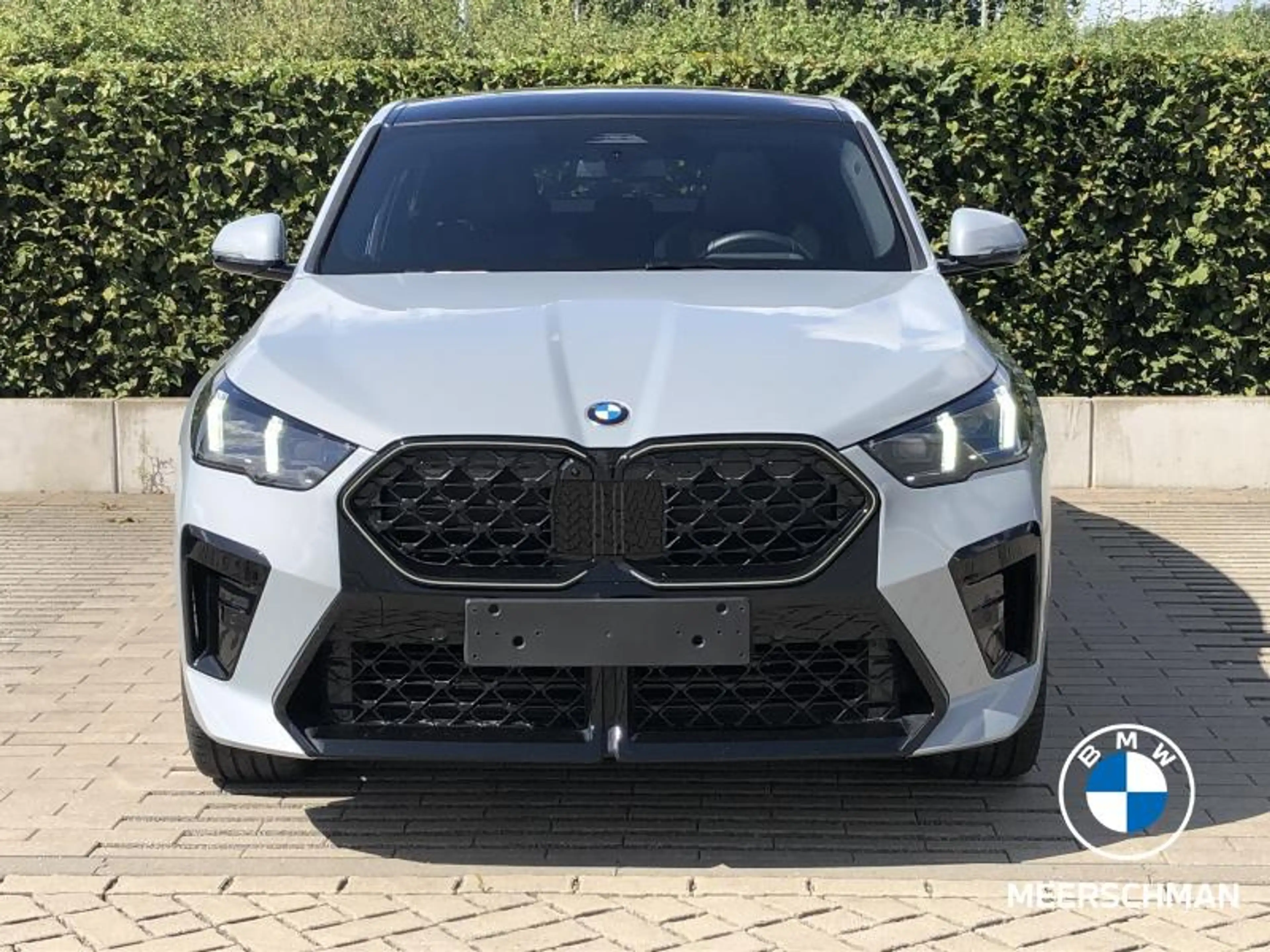 BMW X2 Msportpro pano trekh comf iconicgl heated steer an — photo 2