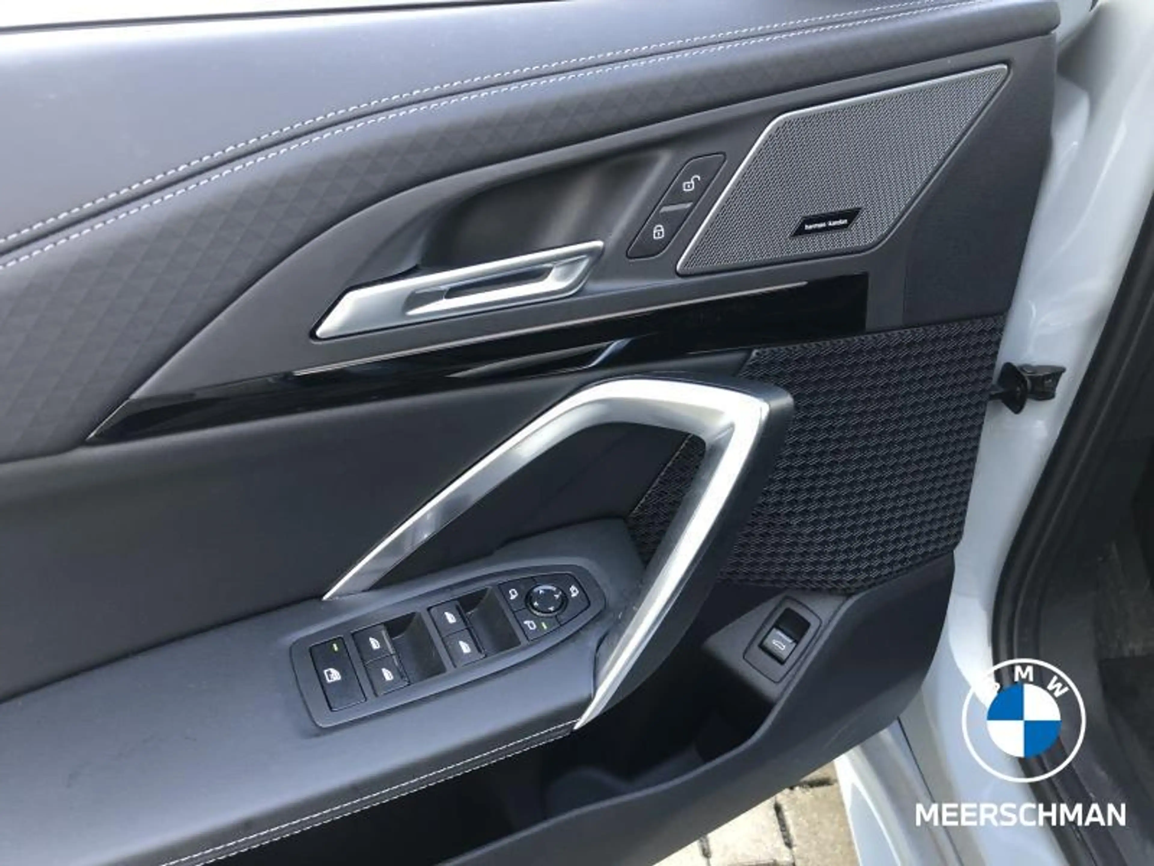 BMW X2 Msportpro pano trekh comf iconicgl heated steer an — photo 12