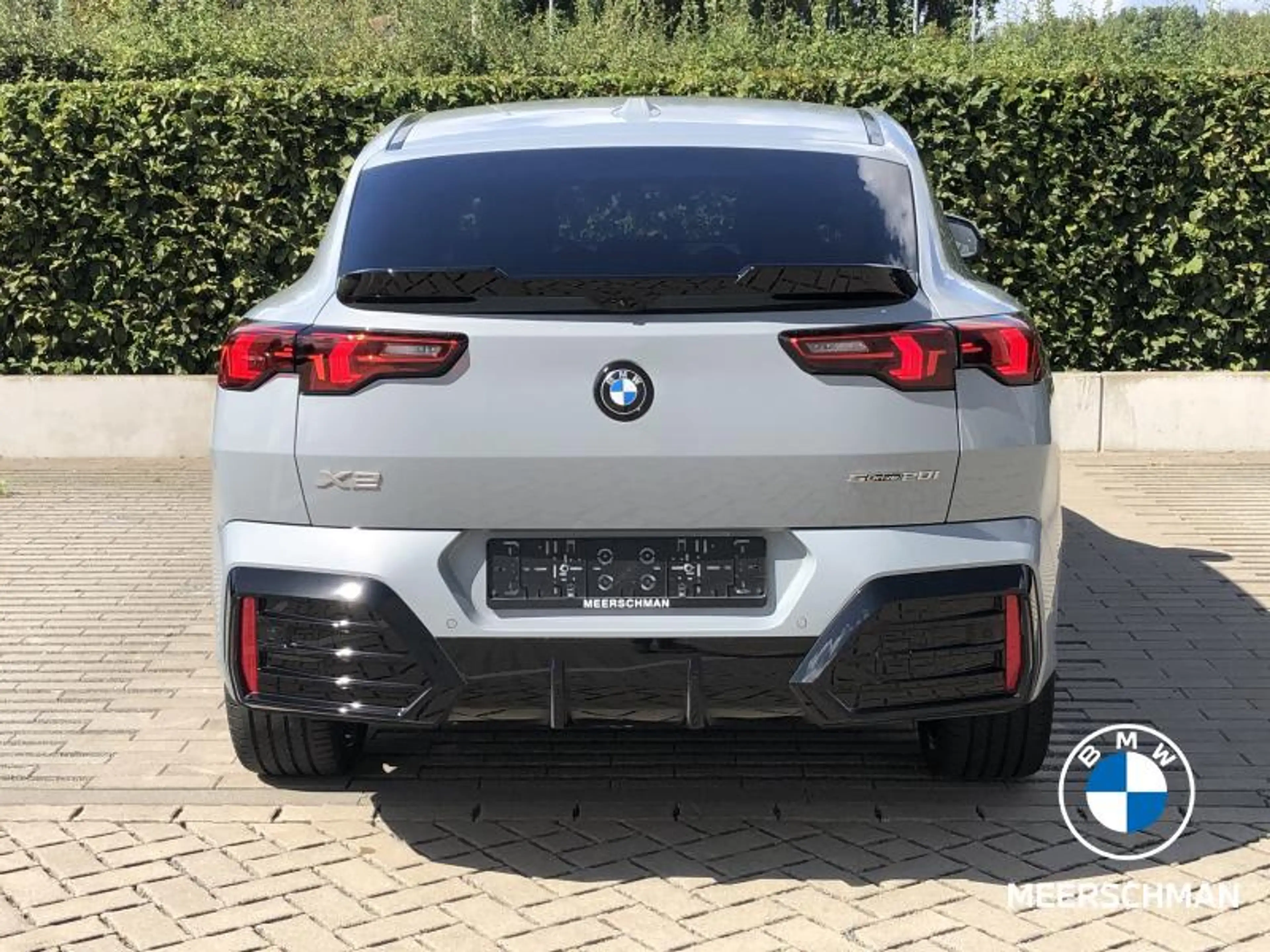 BMW X2 Msportpro pano trekh comf iconicgl heated steer an — photo 4