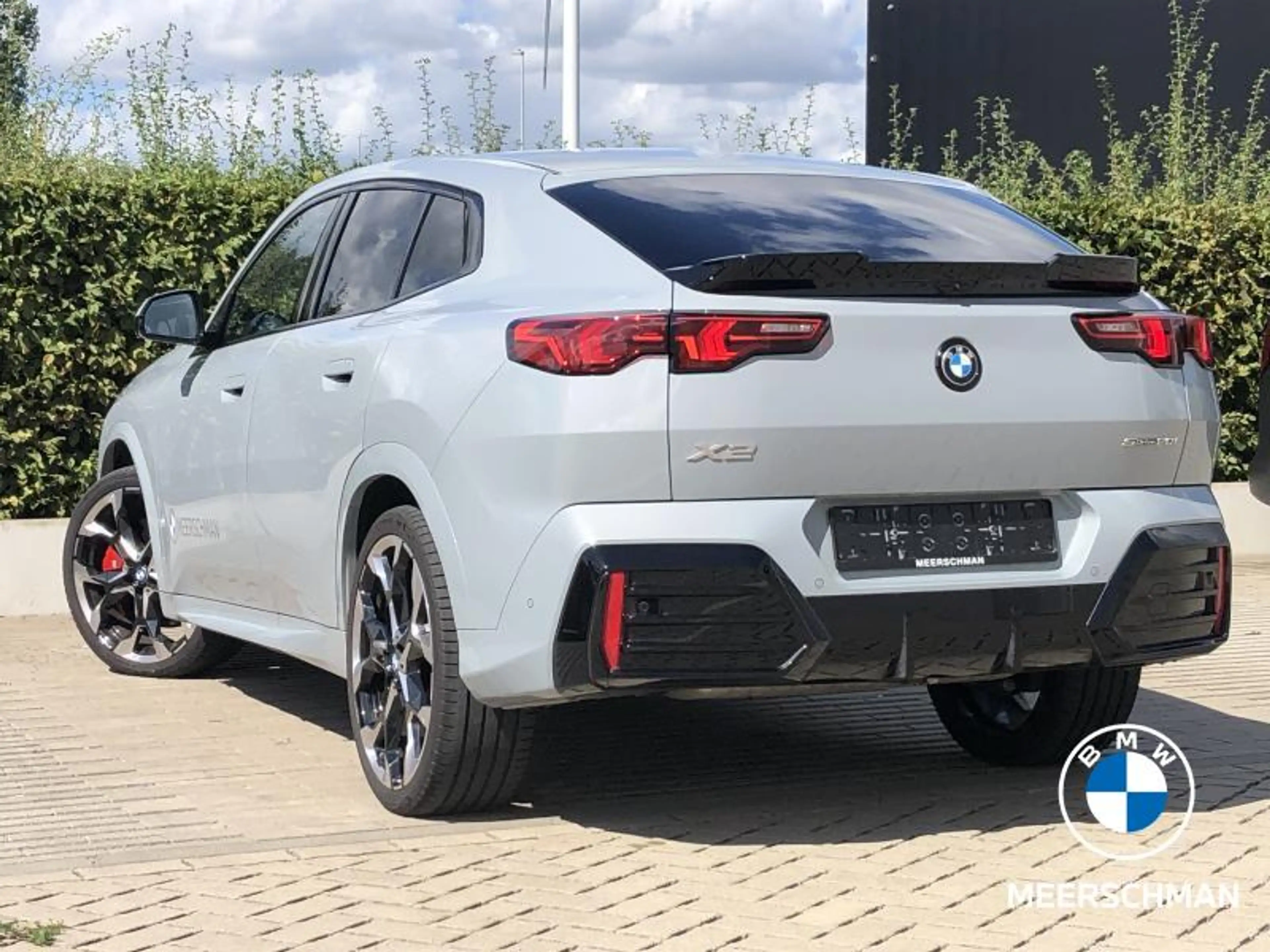 BMW X2 Msportpro pano trekh comf iconicgl heated steer an — photo 5