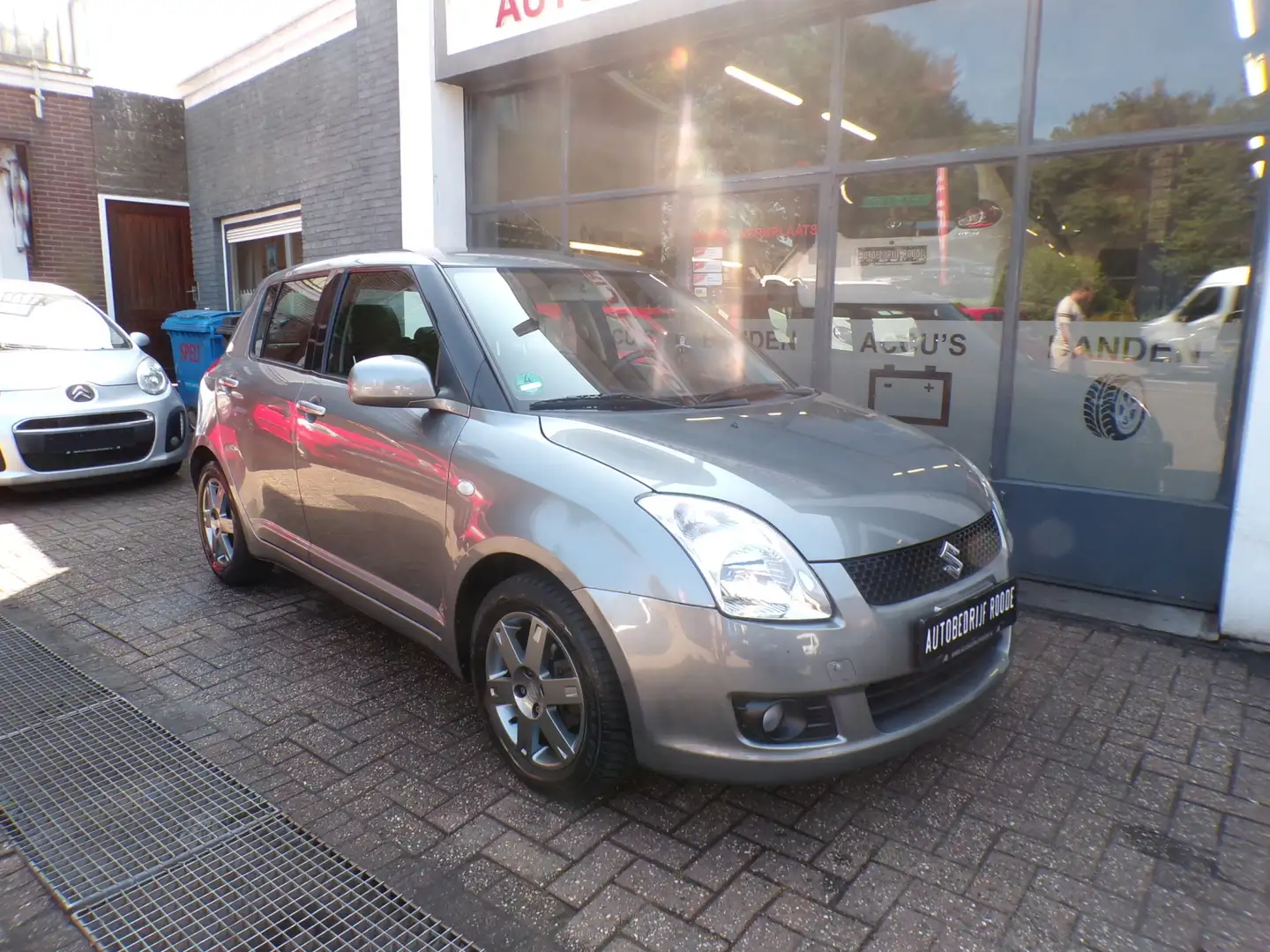 Suzuki Swift 1.3 5-Drs Comfort AIRCO, LMV! Grau - 2
