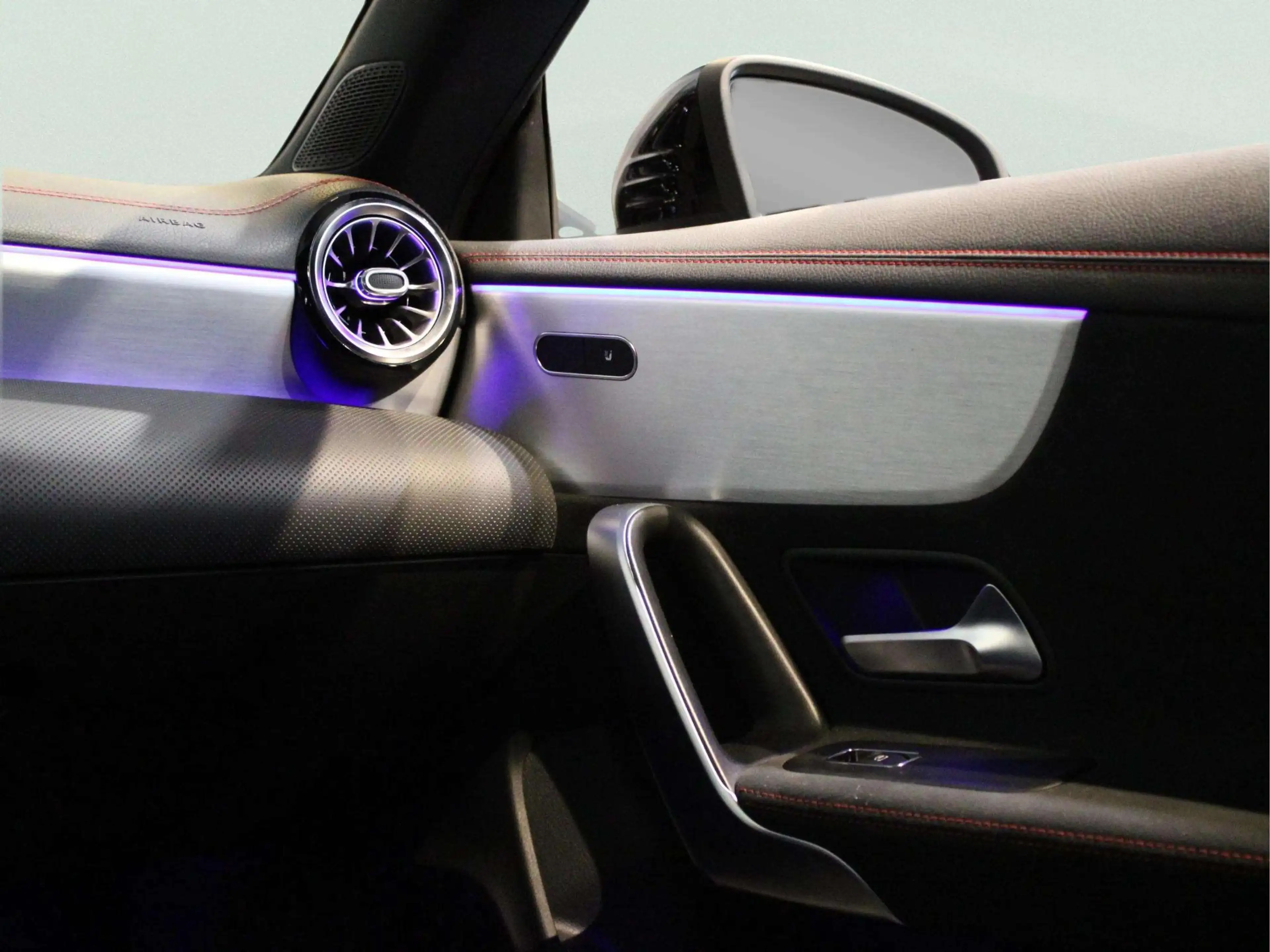 Mercedes-Benz CLA 200 Coupé Business Solution AMG — photo 11