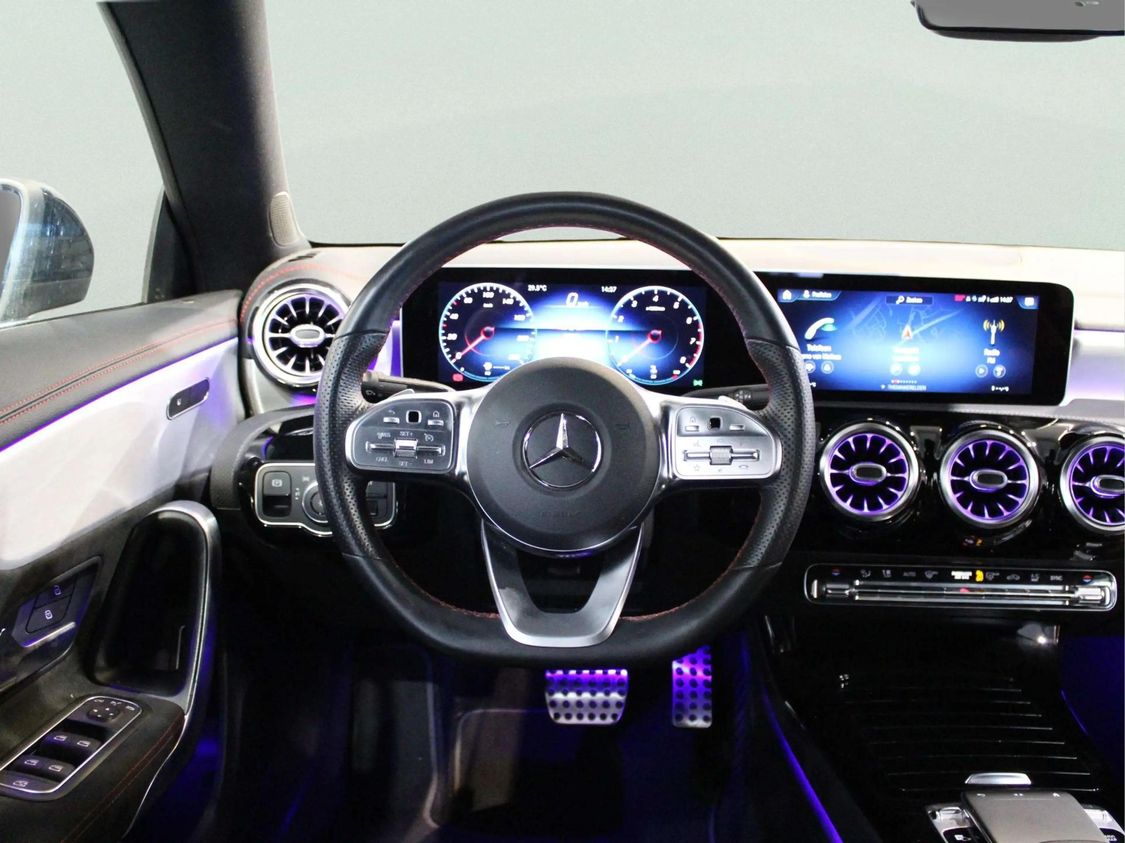 Mercedes-Benz CLA 200 Coupé Business Solution AMG — photo 14