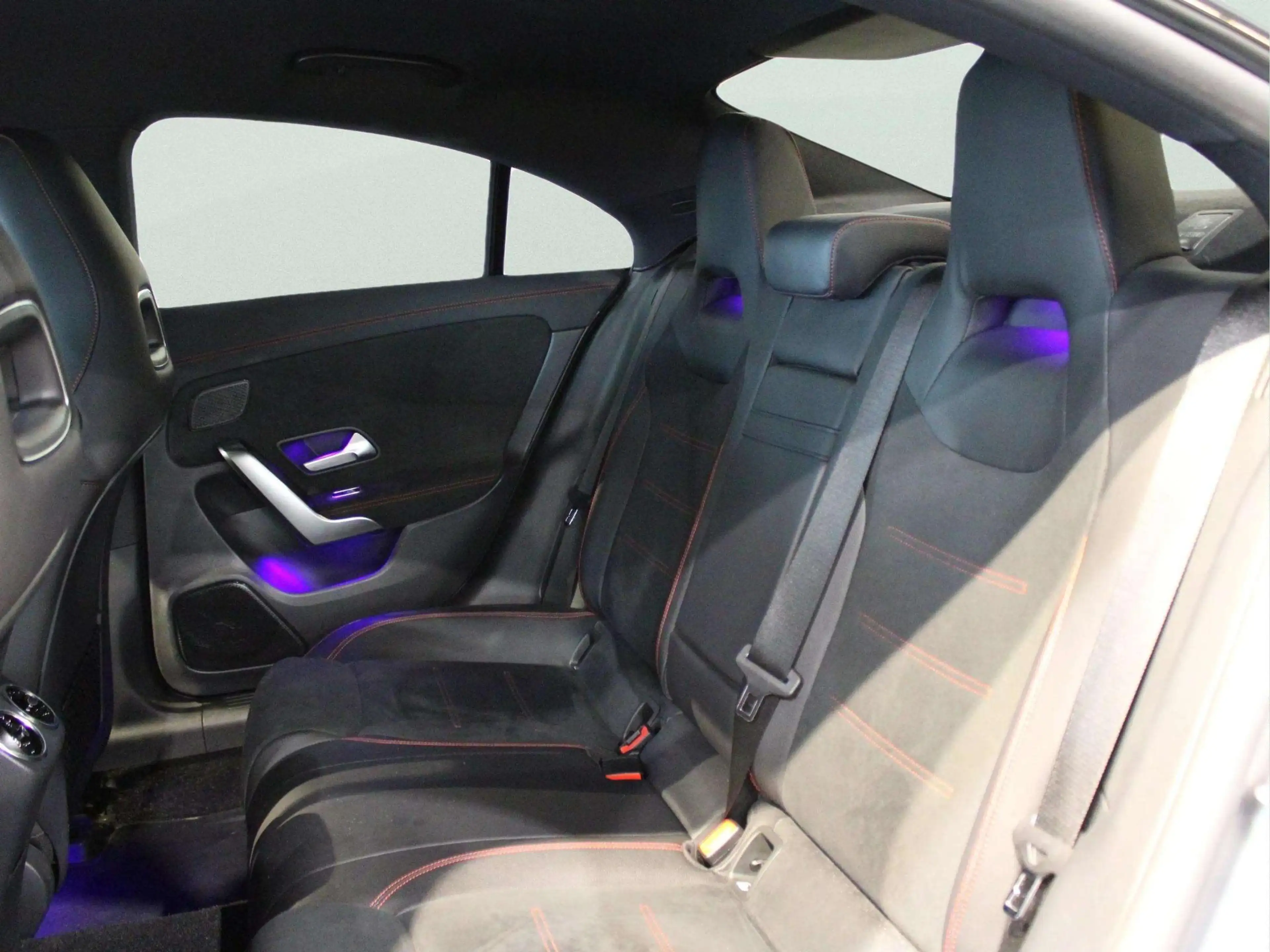 Mercedes-Benz CLA 200 Coupé Business Solution AMG — photo 10