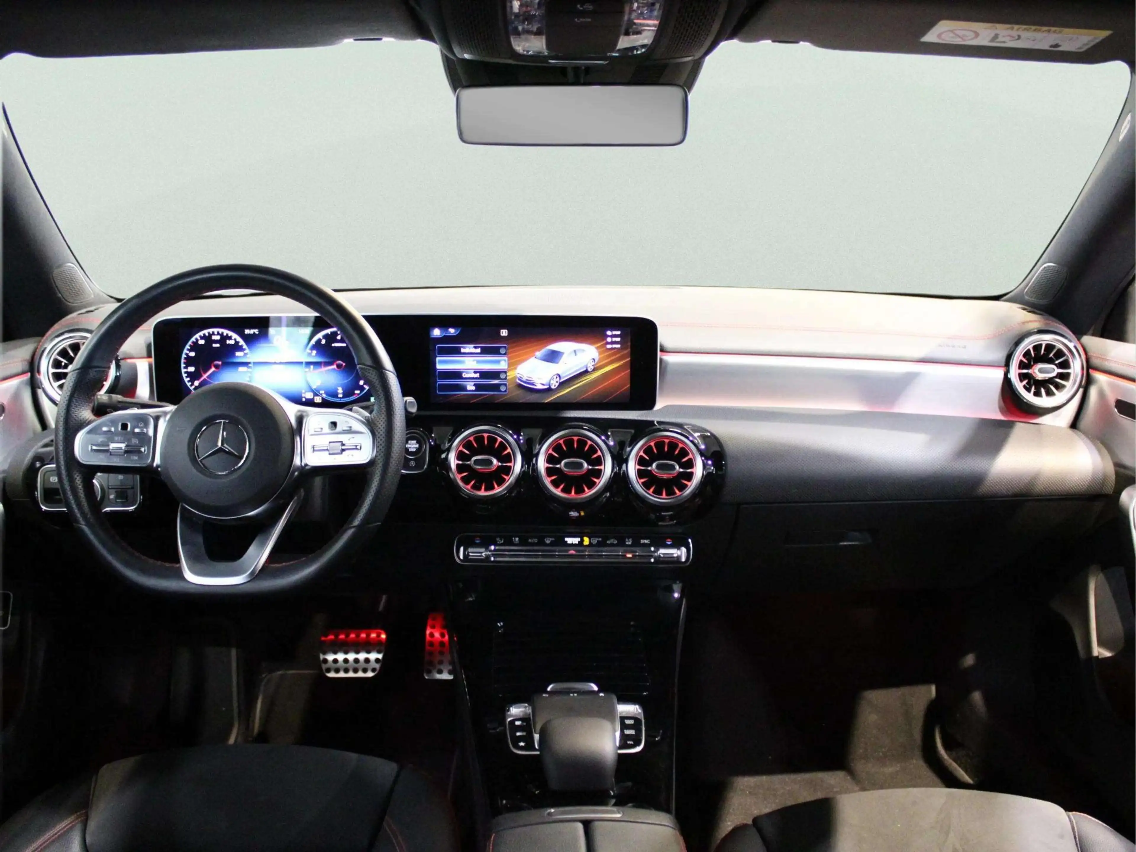 Mercedes-Benz CLA 200 Coupé Business Solution AMG — photo 3