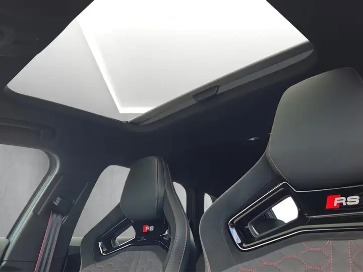 Audi RS3 2025, foto 6