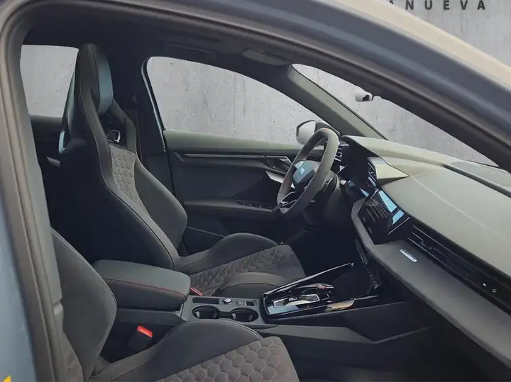 Audi RS3 2025, foto 4