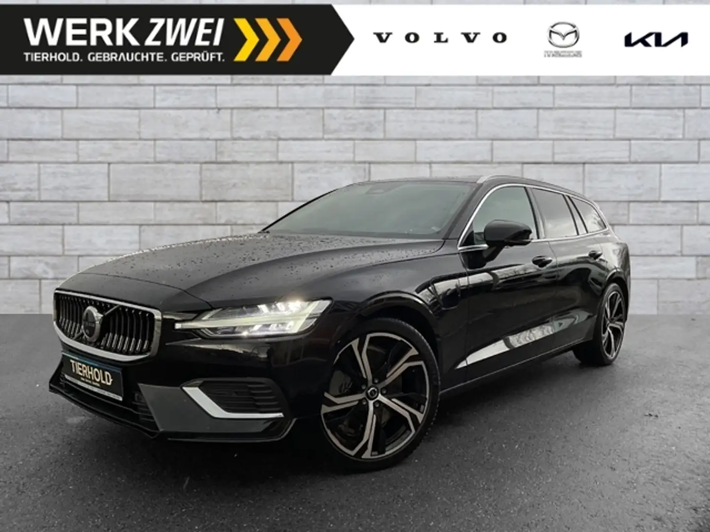 Volvo V60 T8 Ultimate Bright Plug-In AWD PANO ACC HUD Schwarz - 1
