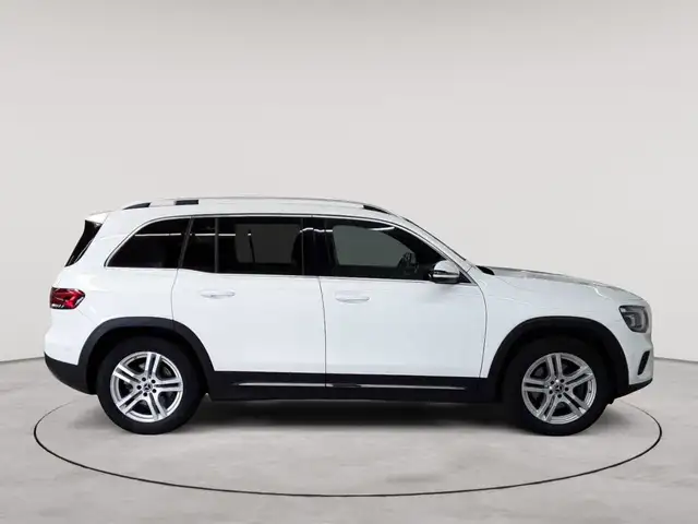 Mercedes-Benz GLB view 3