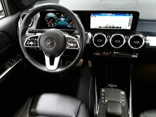 Mercedes-Benz GLB view 10