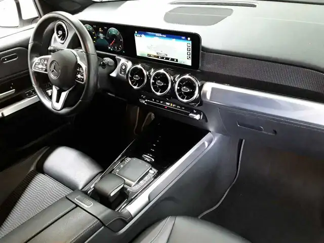Mercedes-Benz GLB view 9